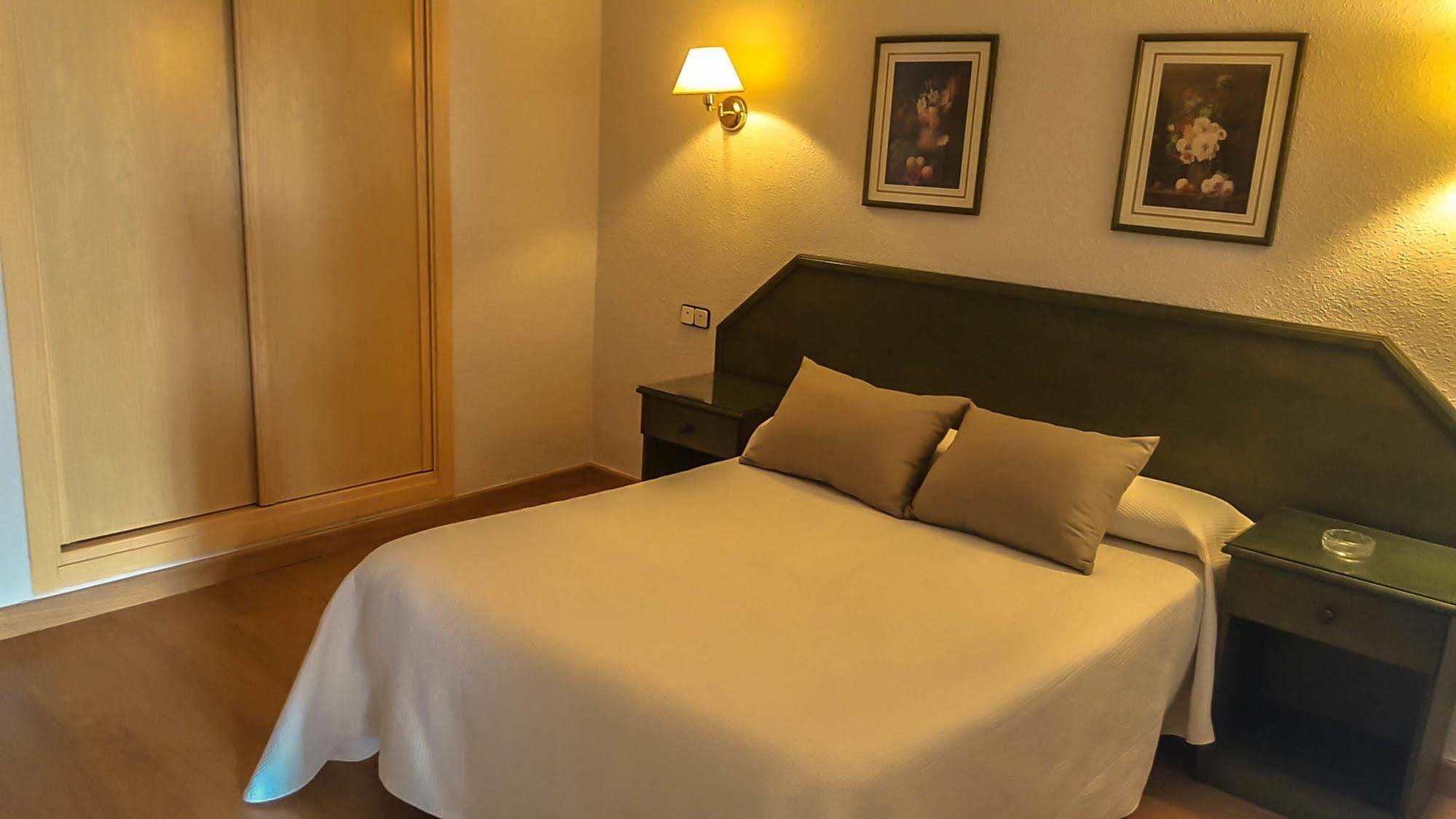 Hotel Salvador Bailén Buitenkant foto
